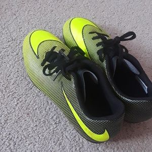 Soccer sneakers